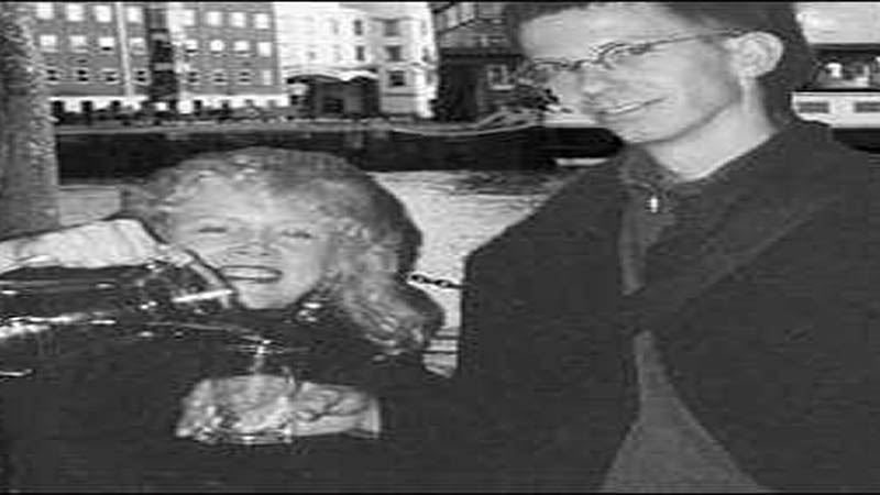 gallery image of Bluemovie